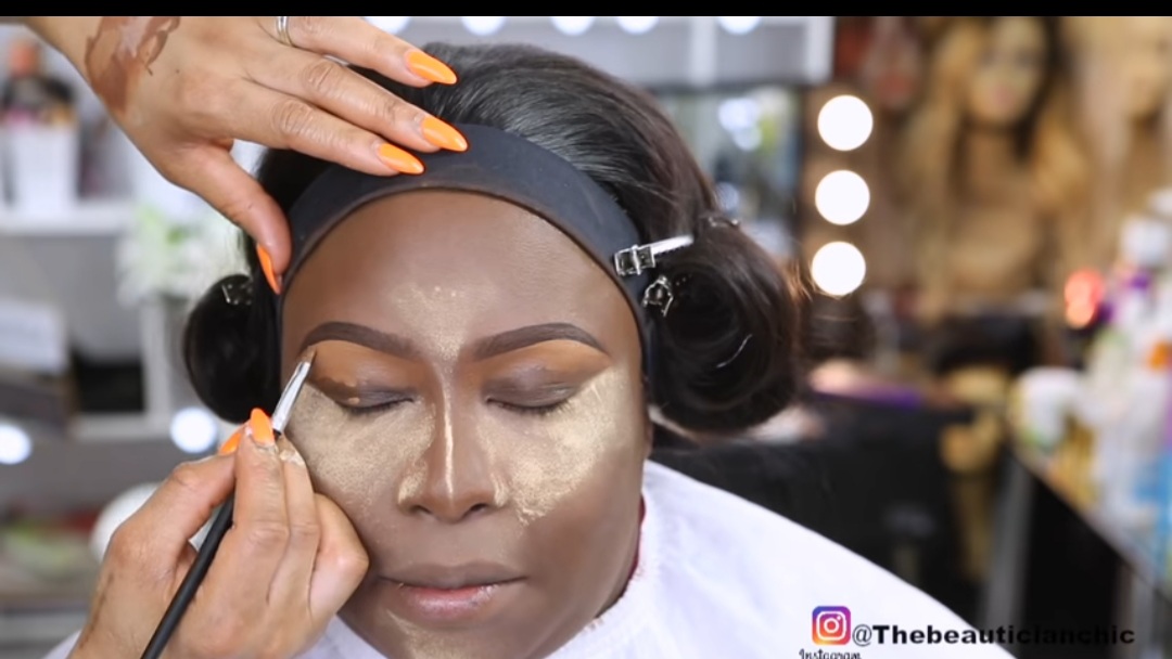 Professional Makeup Artist and YouTuber shares perfect eyebrow tutorial secret